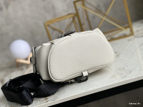 LOUIS VUITTON XS CHRISTOPHER 0522